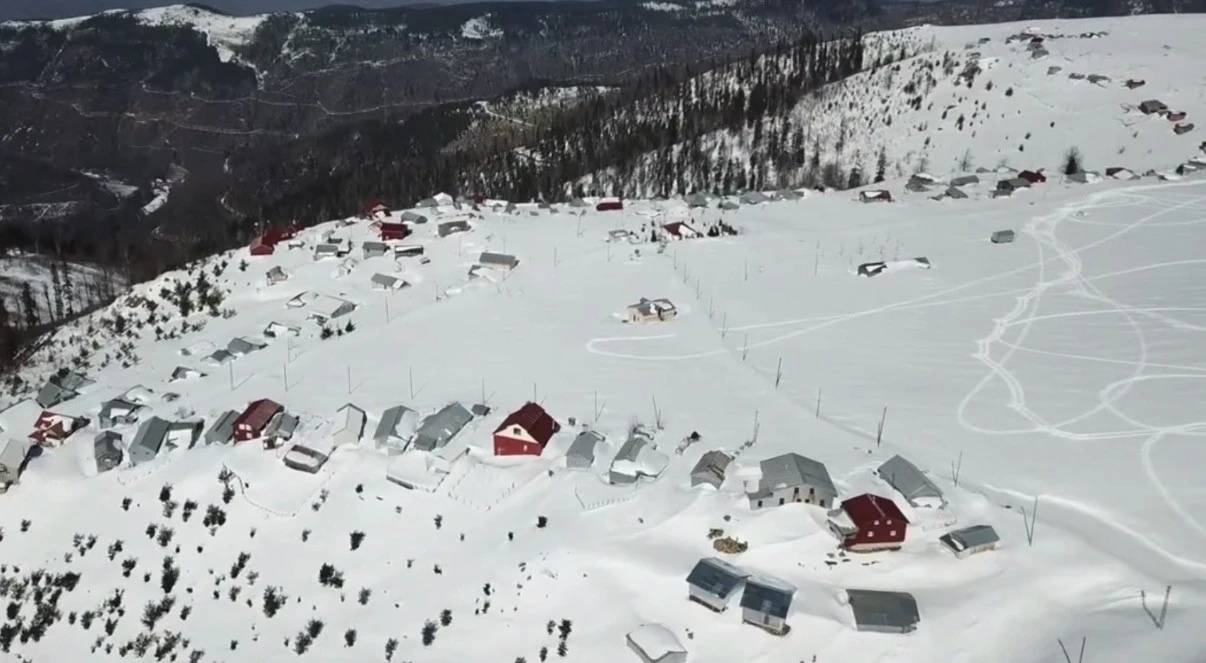 T&uuml;rkiye&rsquo;nin en y&uuml;ksek kar kalınlığı D&uuml;zce&rsquo;de &ouml;l&ccedil;&uuml;ld&uuml;
