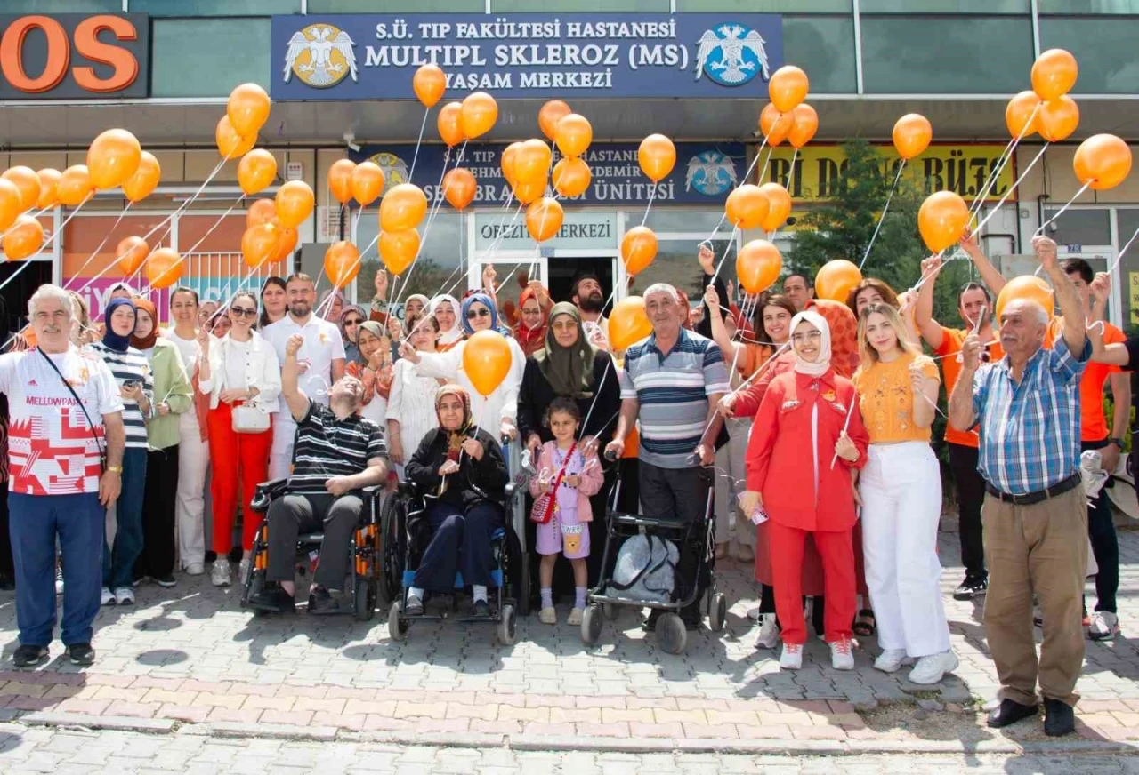 Türkiye’nin ilk MS Yaşam Merkezinde turuncu balonlar gökyüzüyle buluştu
