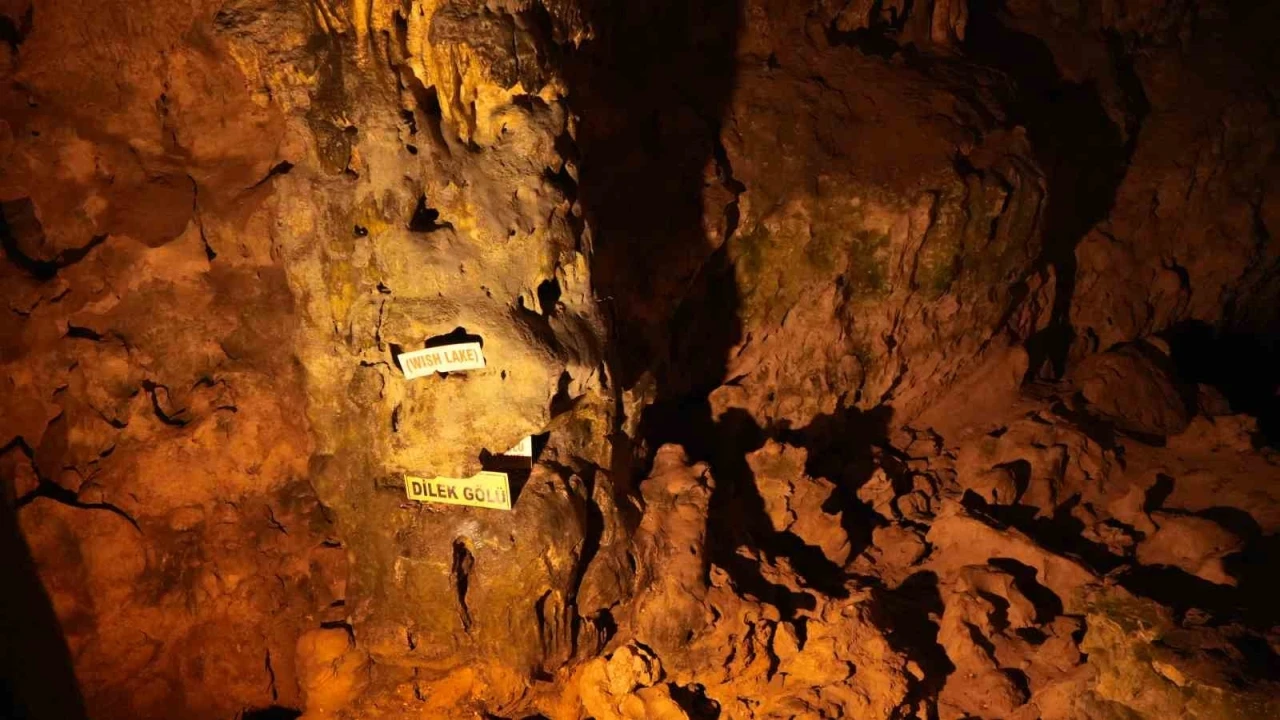 Türkiye’nin ilk turistik mağarası İnsuyu, kuruyan sularıyla fosil haline geldi
