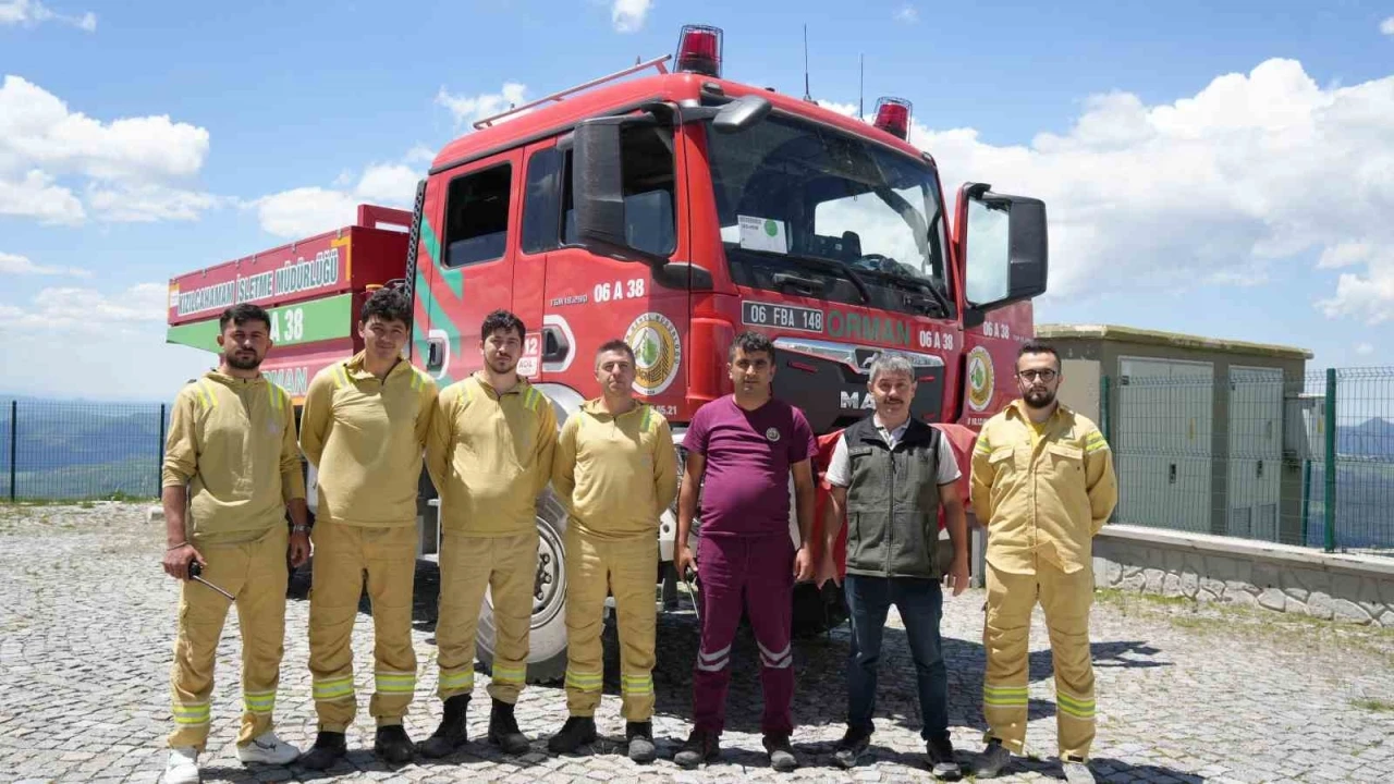 T&uuml;rkiye&rsquo;nin orman n&ouml;beti başladı: 2020 rakımdaki kulede 7/24 n&ouml;bet tutuluyor

