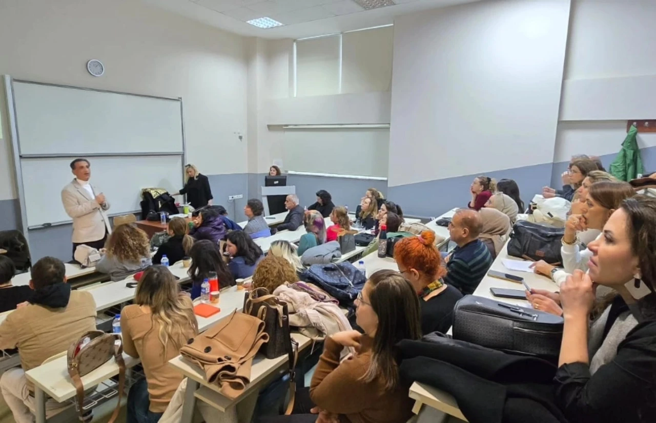 T&uuml;rkiye Y&uuml;zyılı Maarif Modeli Aydın&rsquo;da masaya yatırıldı
