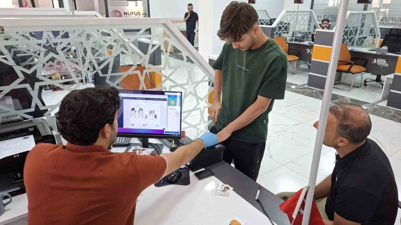 Tuşba Nüfus Müdürlüğü yeni binasında hizmete başladı
