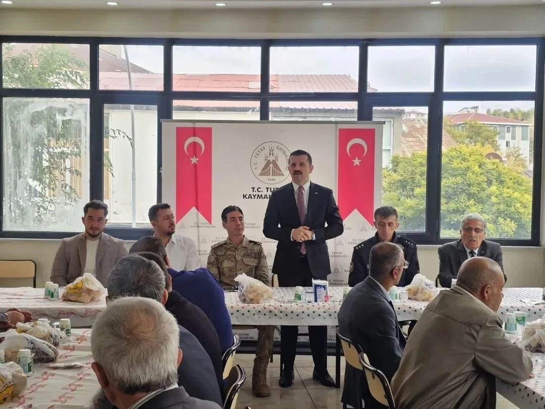Tutak İlçe Kaymakamı Coşkun, muhtarlarla buluştu
