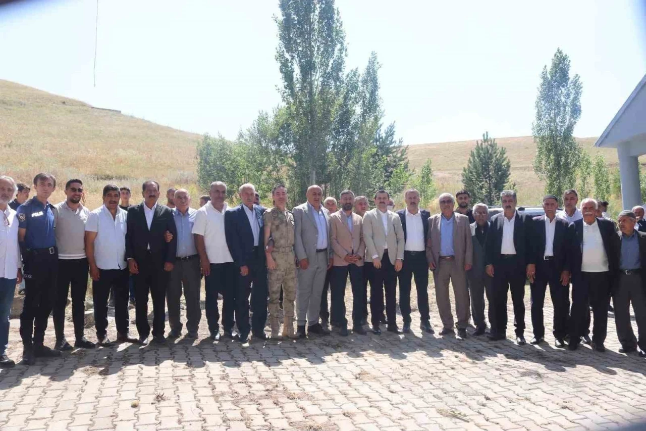 Tutak&rsquo;ta Yıldırım ve Akg&uuml;n aileleri arasında barış sağlandı
