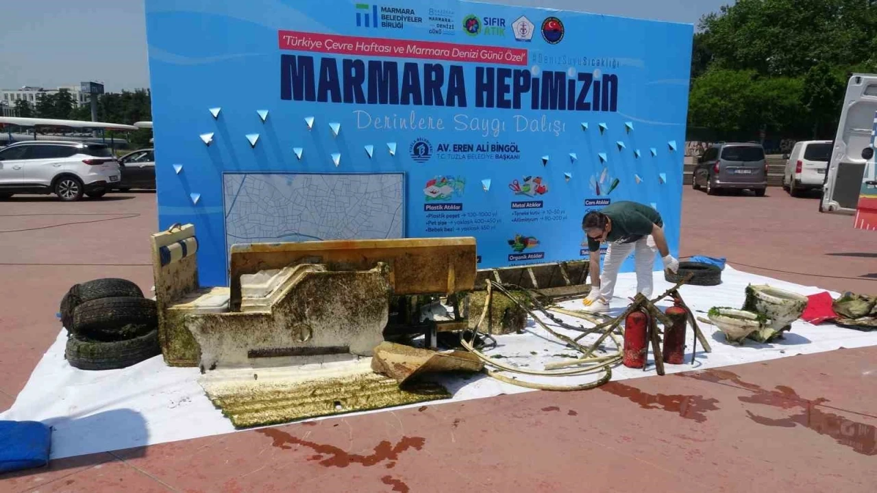 Tuzla&rsquo;da deniz dibi temizliği: Batık teknelerin kalıntıları &ccedil;ıkarıldı
