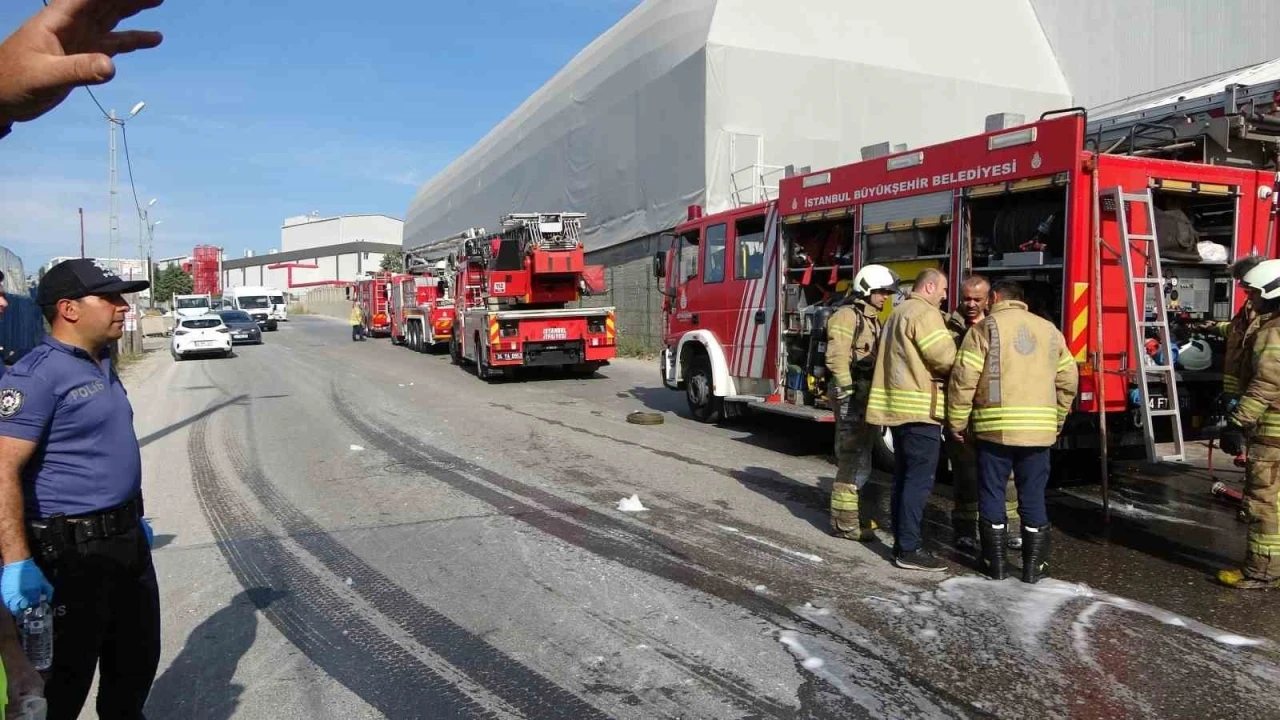 Tuzla’da fabrika yangını: Jeneratörden çıkan alevler dış cepheye sıçradı
