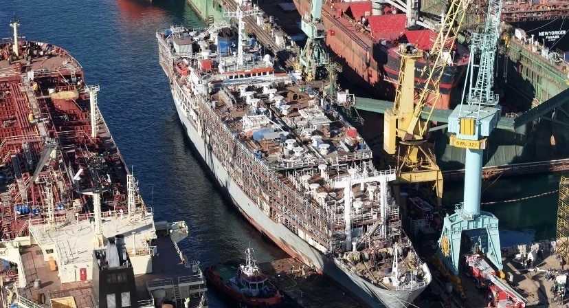 Tuzla&rsquo;da yanan gemi s&ouml;nd&uuml;r&uuml;ld&uuml;
