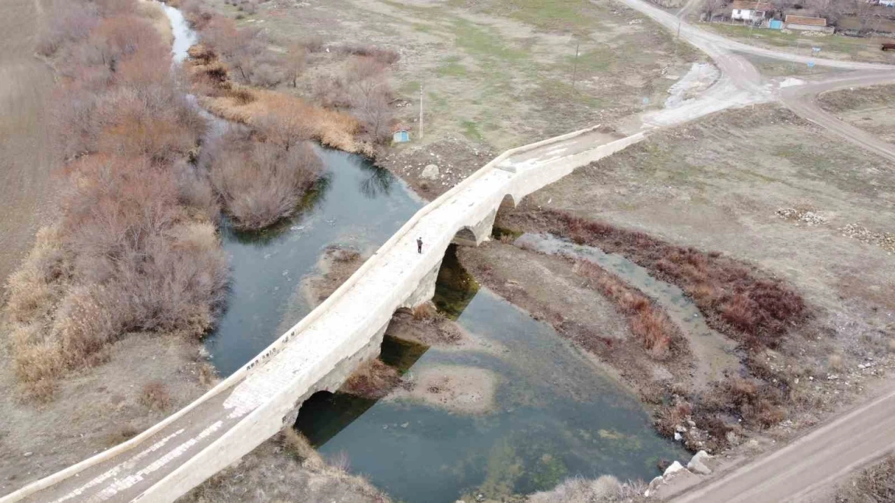 Tuzla k&ouml;pr&uuml;s&uuml;, Sel&ccedil;uklu&rsquo;dan g&uuml;n&uuml;m&uuml;ze hizmet vermeye devam ediyor
