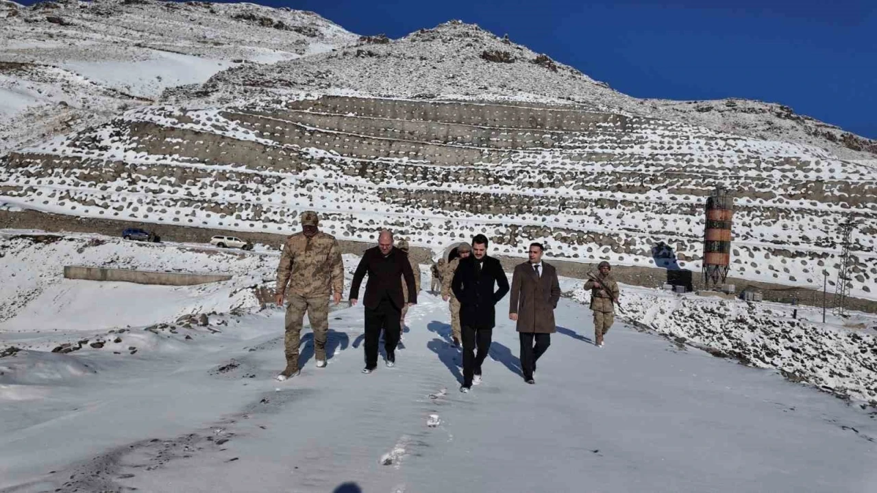 Tuzluca Kaymakamı Yılmaz, &Uuml;nlendi Barajı inşaatına incelemelerde bulundu
