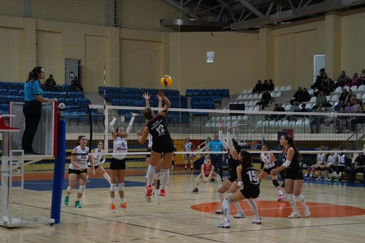 TVF Kadınlar 2. Lig:Bilecik Belediyesi Voleybol Spor Kul&uuml;b&uuml;: 3 -D&uuml;zce Voleybol Takımı:0
