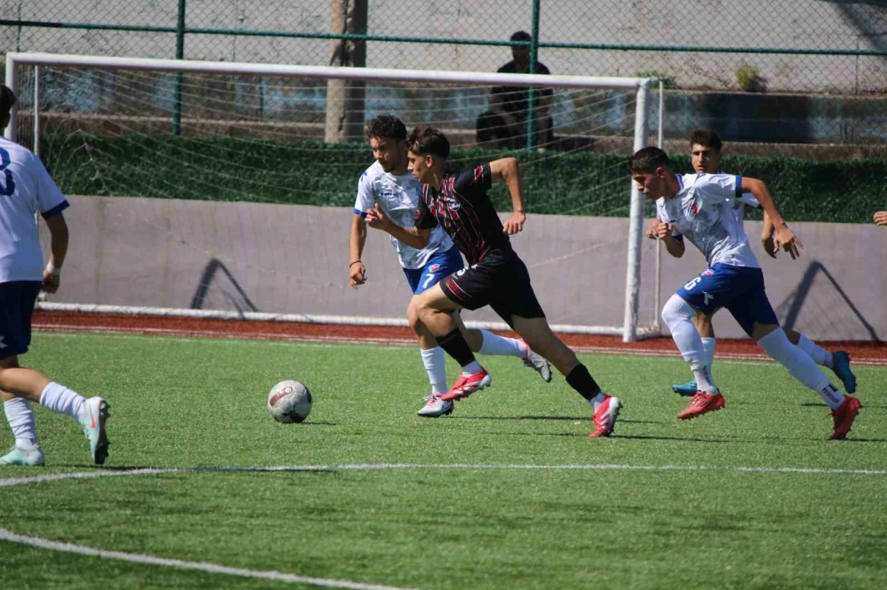 U17 Türkiye Futbol Şampiyonası Karabük’te başladı

