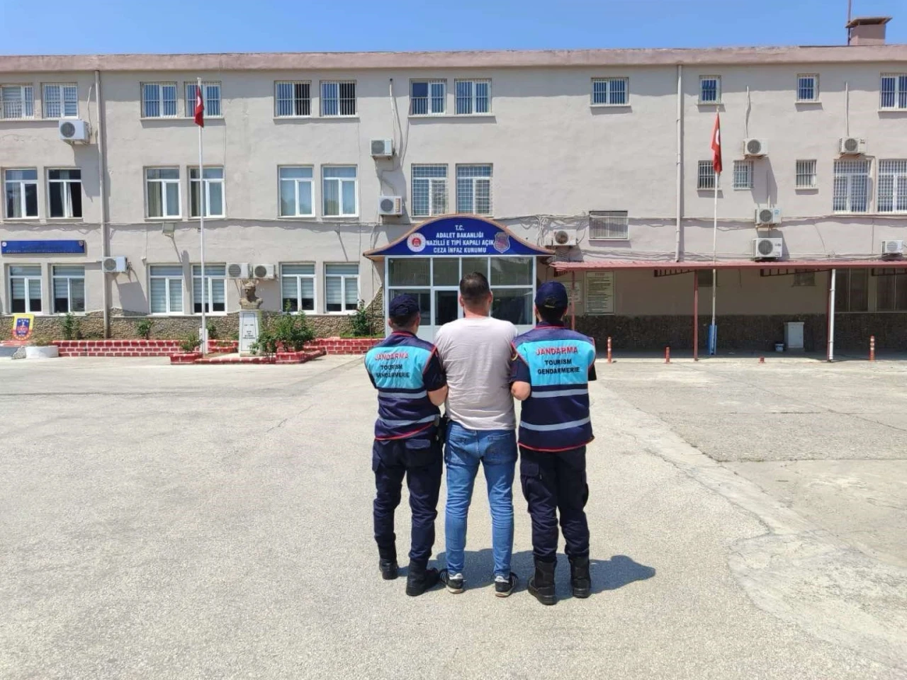 3 Suçtan Aranan Şahıs Yakalandı
