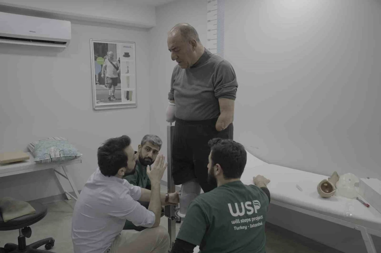 Üç uzvunu kaybetti, protezlerle hayata tutundu
