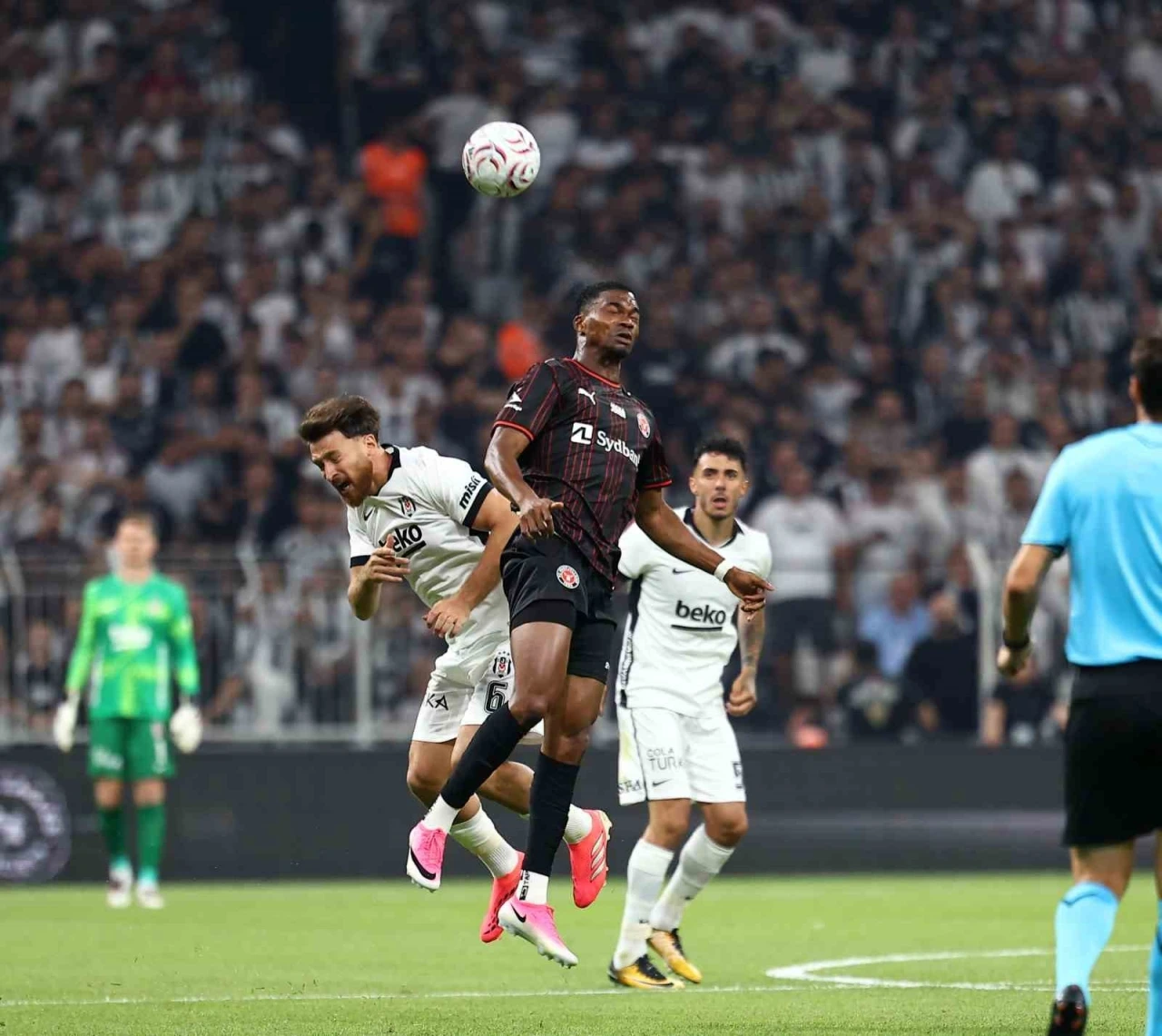 UEFA Avrupa Ligi: Beşiktaş: 0 - Midtjylland: 0 (Ma&ccedil; devam ediyor)
