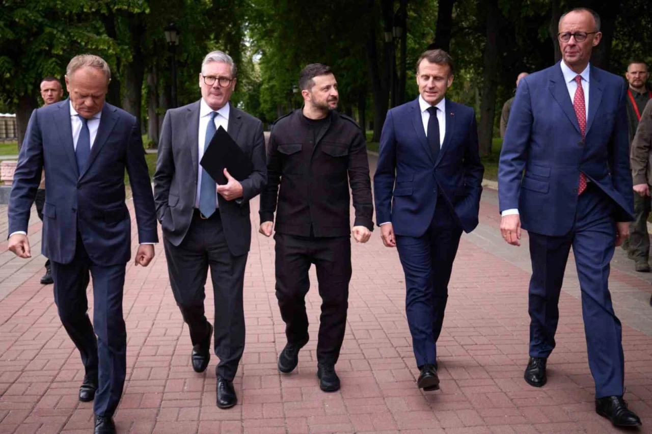 Ukrayna’da bir araya gelen Avrupalı liderlerden Rusya’ya yeni yaptırım tehdidi
