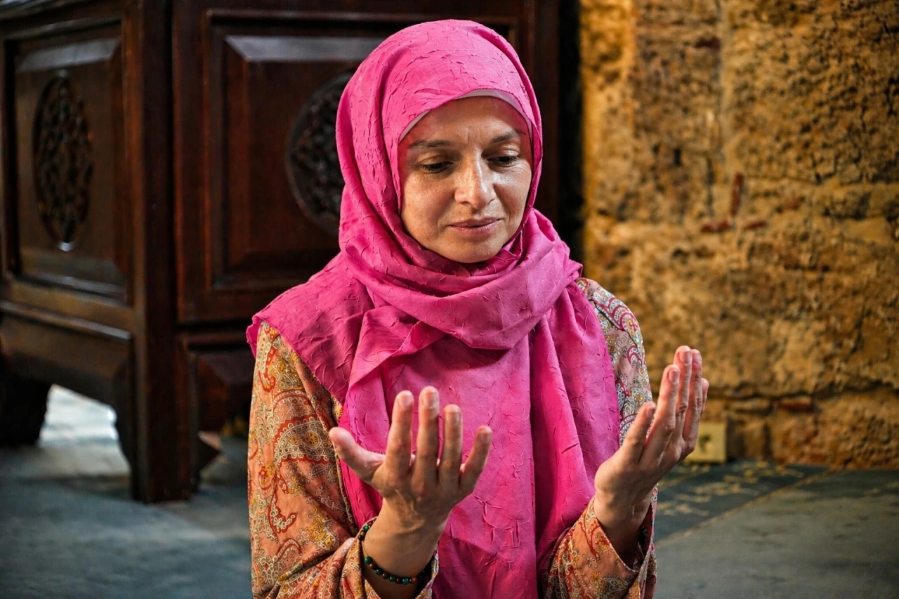Ukraynalı yoga eğitmeni Lena, M&uuml;sl&uuml;man olup Meryem ismini aldı
