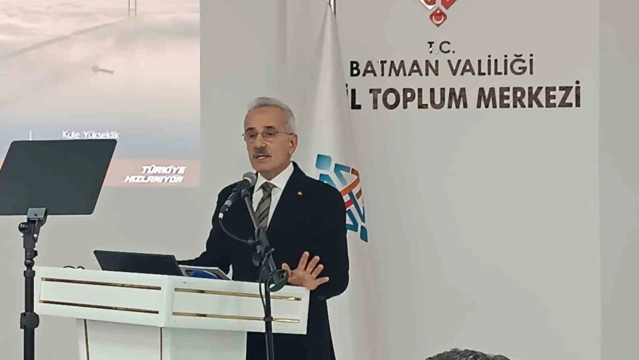 Ulaştırma ve Altyapı Bakanı Uraloğlu: "Ter&ouml;r&uuml; bitirmek &uuml;zere &ccedil;ok &ouml;nemli bir s&uuml;recin kritik bir aşamasındayız"
