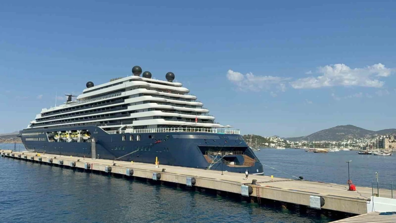 Ultra l&uuml;ks kruvaziyer yeniden Bodrum&rsquo;da

