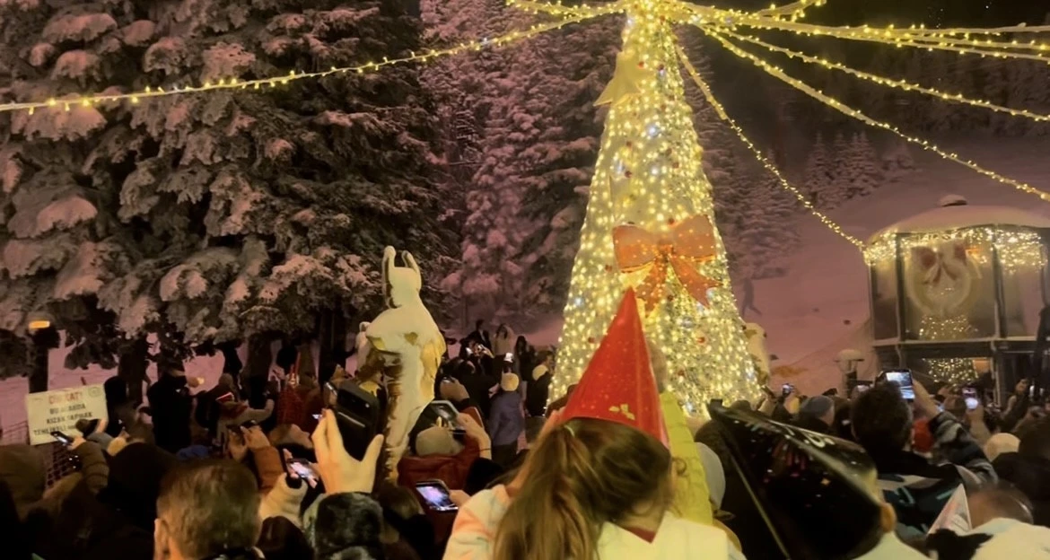 Uludağ&rsquo;da 2026&rsquo;ya coşkulu merhaba: G&ouml;ky&uuml;z&uuml; havai fişeklerle aydınlandı
