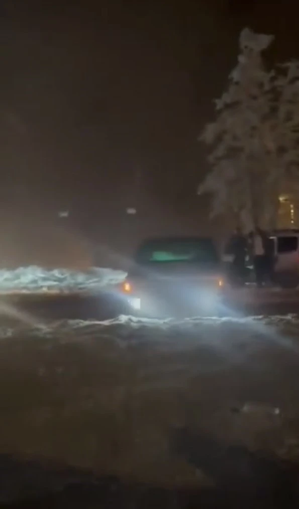 Uludağ&rsquo;da drift pahalıya patladı: Jandarma tespit ettiği ara&ccedil;ları trafikten men etti
