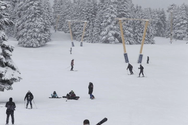 Uludağ&rsquo;da kar kalınlığı 95 santimetreye ulaştı
