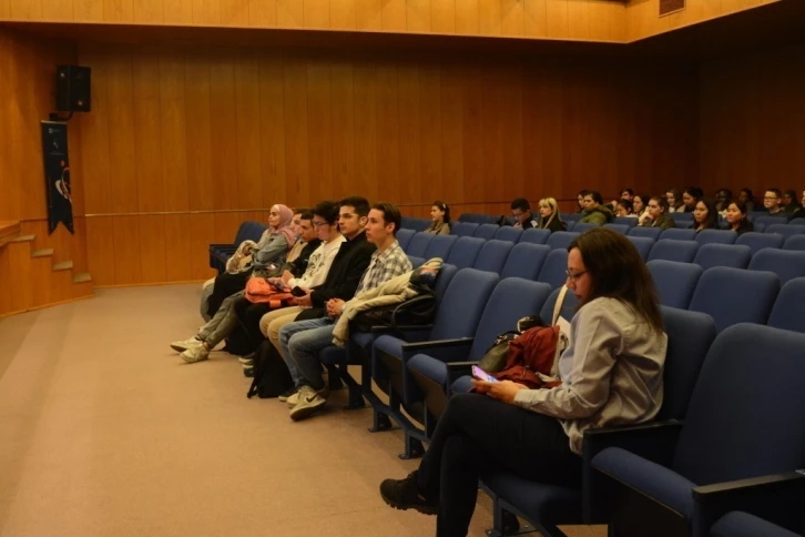 Uluslararası &ouml;ğrenciler i&ccedil;in ikamet izni bilgilendirme toplantısı
