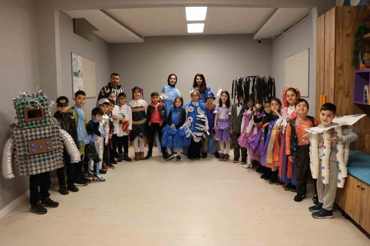 &Uuml;mraniye Belediyesi&rsquo;nden &ccedil;evre dostu moda defilesi: Atıklardan geri d&ouml;n&uuml;ş&uuml;m şıklığı
