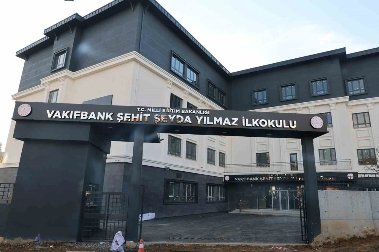 Ümraniye Cemil Meriç Mahallesi’ne yeni ve modern bir ilkokul kazandırılıyor
