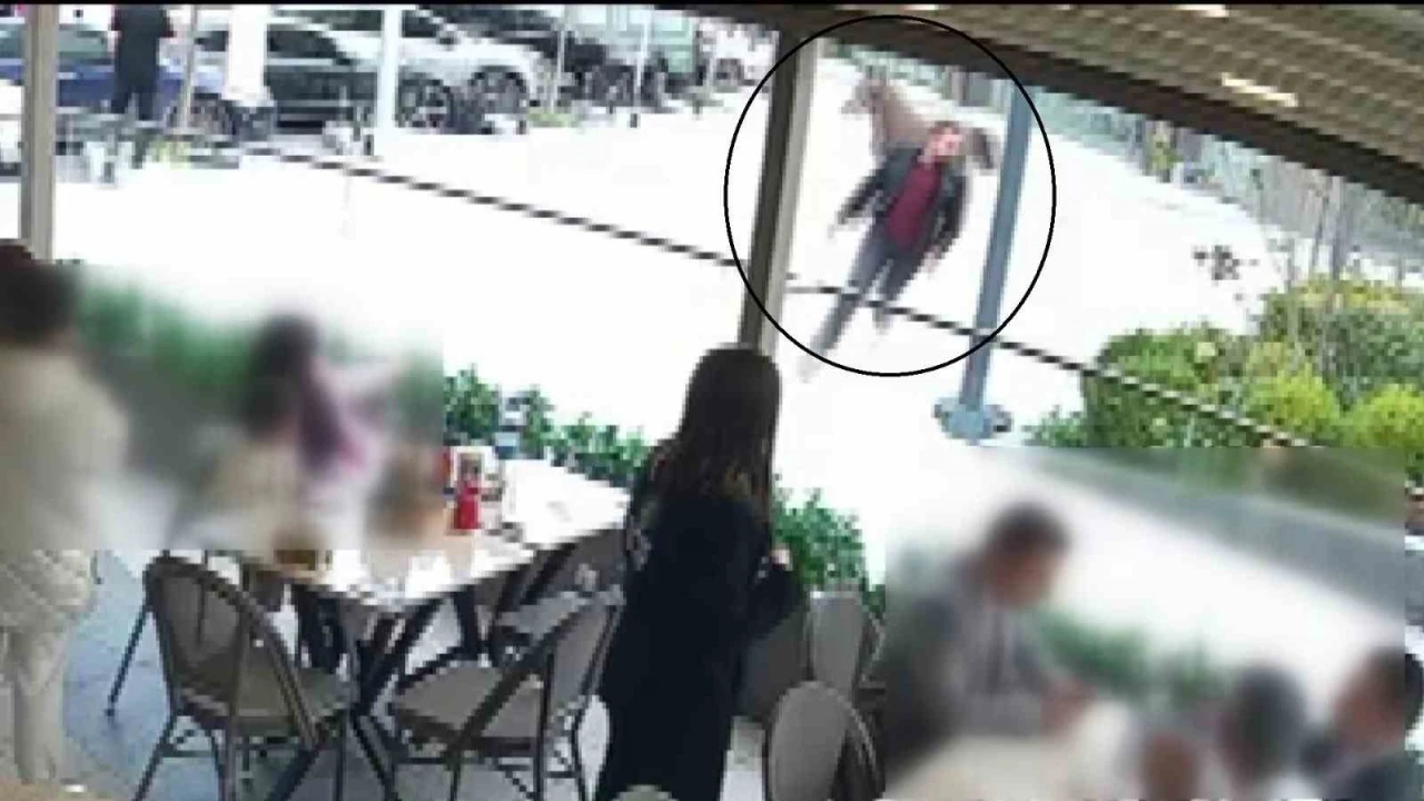 Ümraniye’de garip olay: Başıboş at vatandaşları dakikalarca kovaladı
