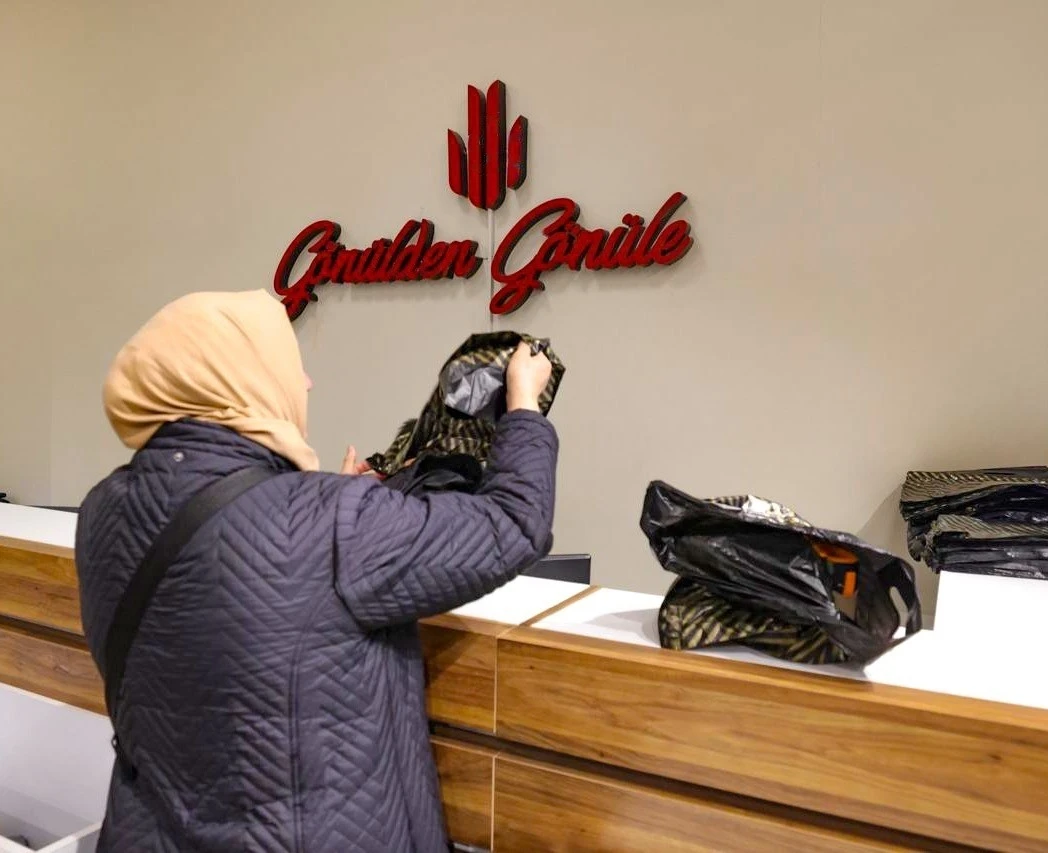 &Uuml;mraniye&rsquo;de sosyal dayanışmanın g&uuml;&ccedil;l&uuml; adresi: "G&ouml;n&uuml;lden G&ouml;n&uuml;le Giyim Mağazası"
