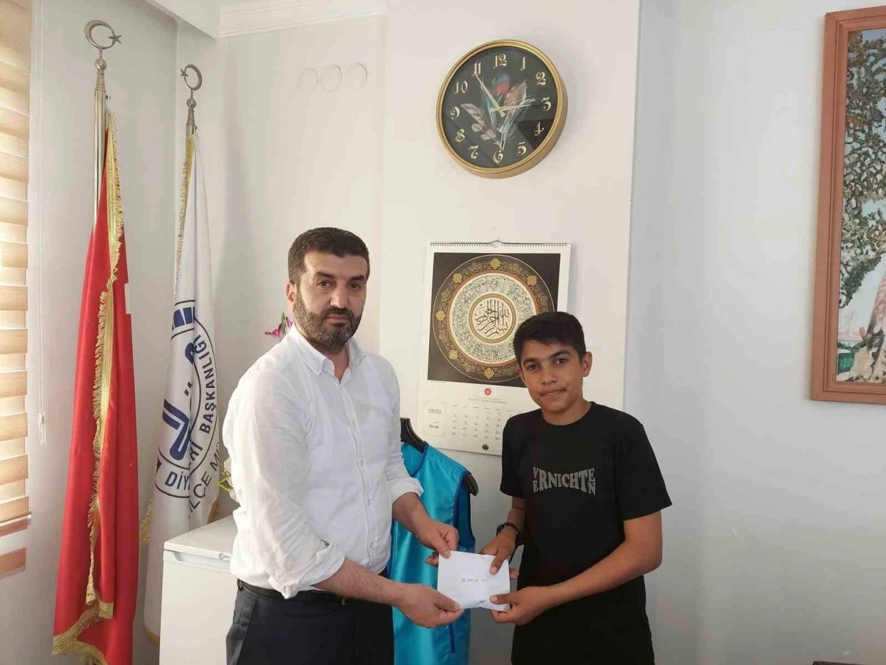 Umre &ouml;d&uuml;ll&uuml; yarışmada dereceye girenler &ouml;d&uuml;llendirildi

