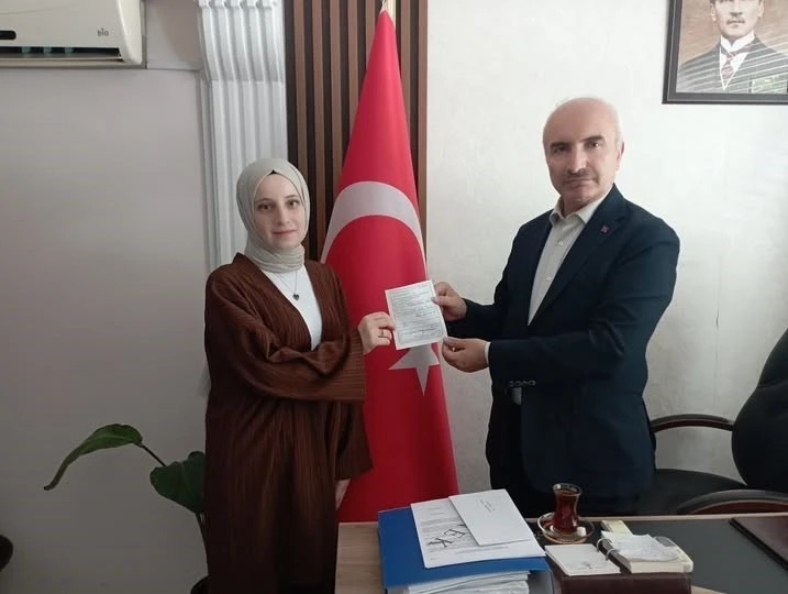 Umre ödüllü yarışmayı kazanan öğrenci ödülünü Kur’an kursu inşaatına bağışladı
