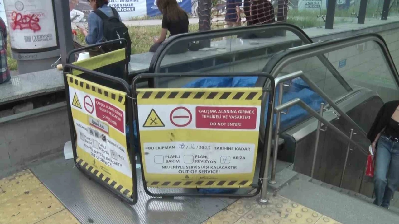 Ünalan Metro İstasyonu’nda yürüyen merdiven kırıldı
