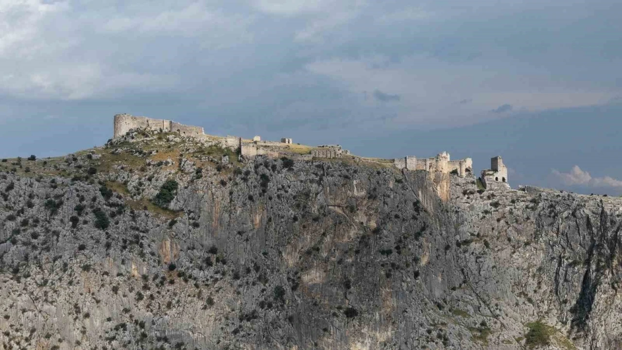 UNESCO listesindeki Anavarza Antik Kenti ziyaret&ccedil;ilerini ağırlıyor
