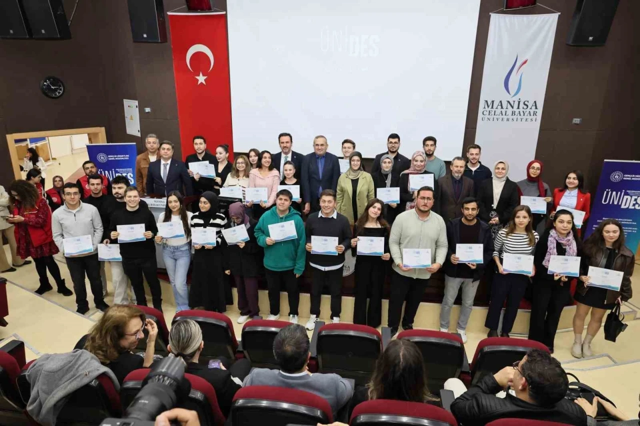 &Uuml;NİDES gen&ccedil;liğin &uuml;retim g&uuml;c&uuml;ne g&uuml;&ccedil; katıyor
