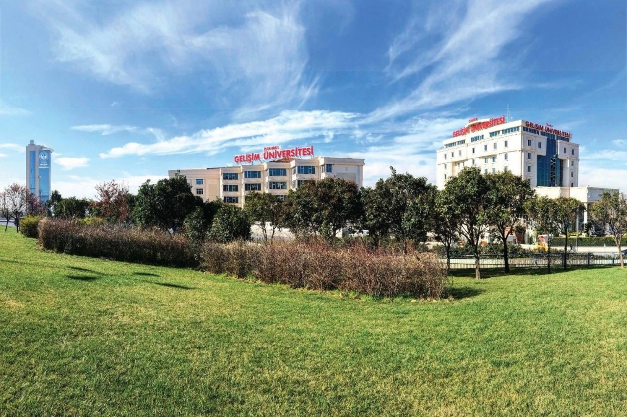 &Uuml;niversite adaylarına tercih d&ouml;neminde burs ve danışmanlık desteği
