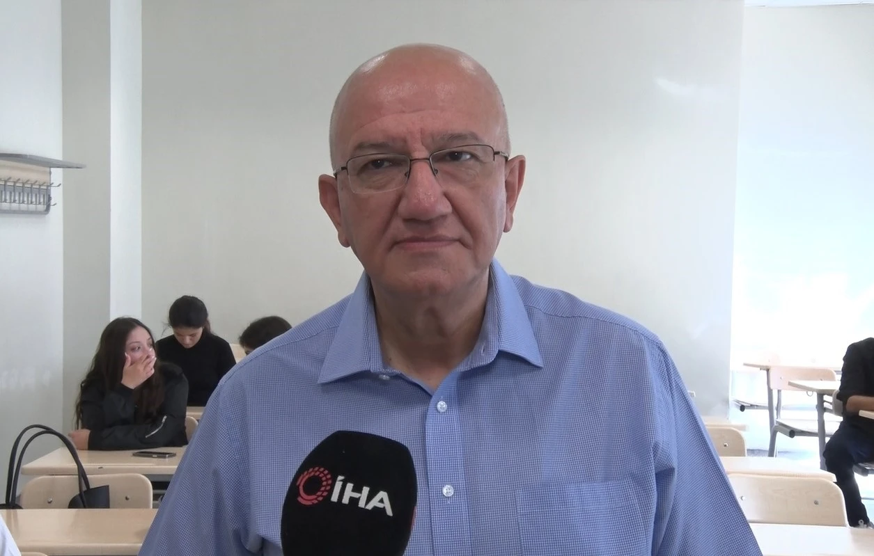 Üniversite hayalinden hiç vazgeçmedi, 54’üncü yaş gününde bölüm birincisi olarak mezun oldu