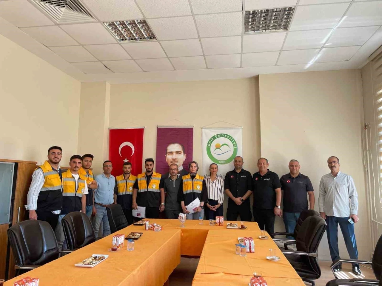 Üniversite ile İl Afet Ve Acil Durum Müdürlüğü arasında AFAD destek gönüllüsü kimlik dağıtım töreni gerçekleştirildi

