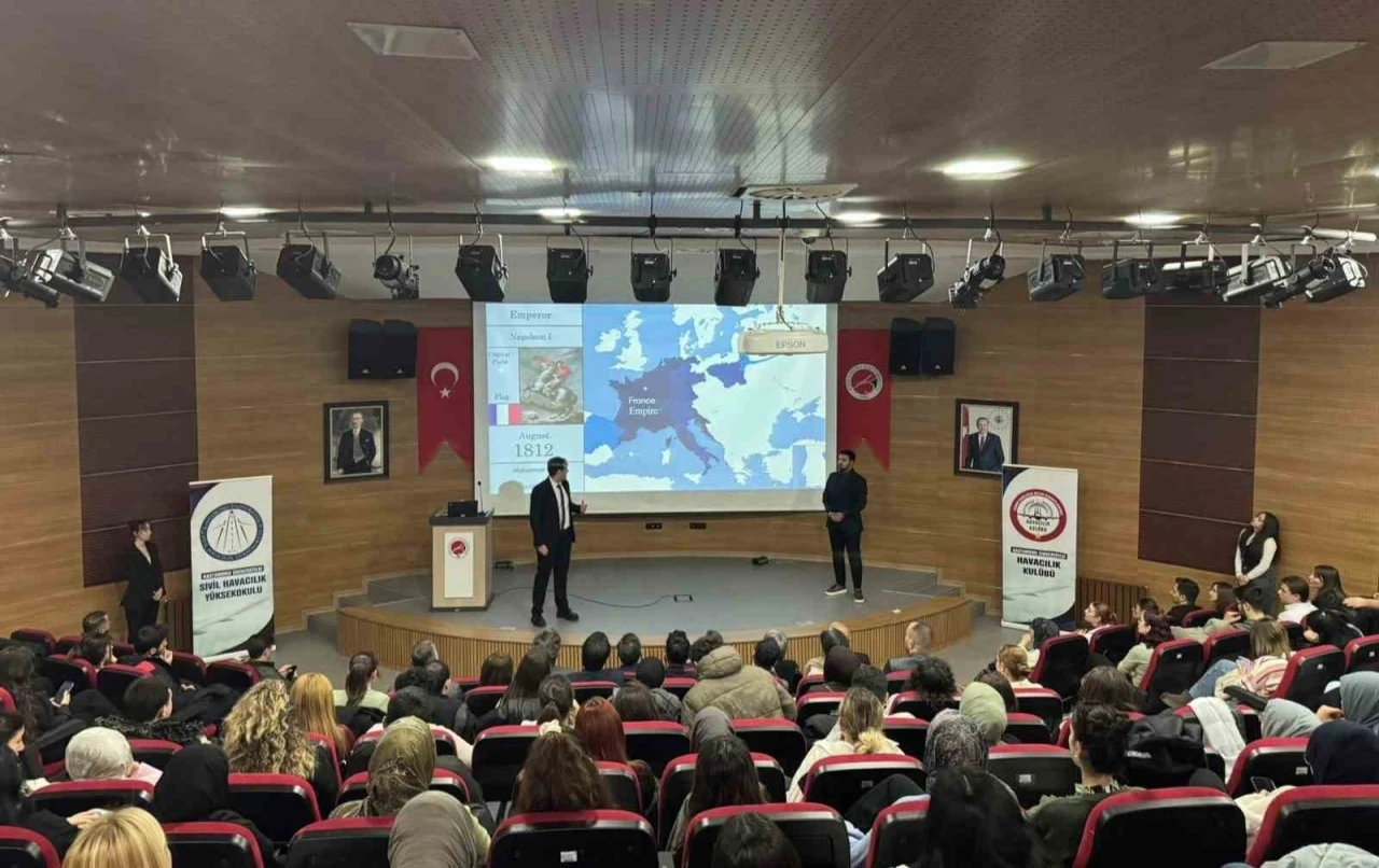 &Uuml;niversite &ouml;ğrencileri liderlik sunumlarıyla yarıştı

