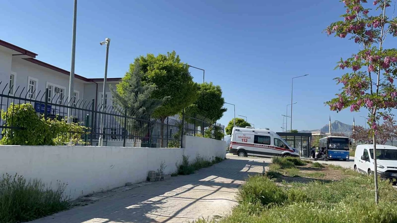 &Uuml;niversite &ouml;ğrencisi yurdun 6&rsquo;ncı katından d&uuml;şerek hayatını kaybetti
