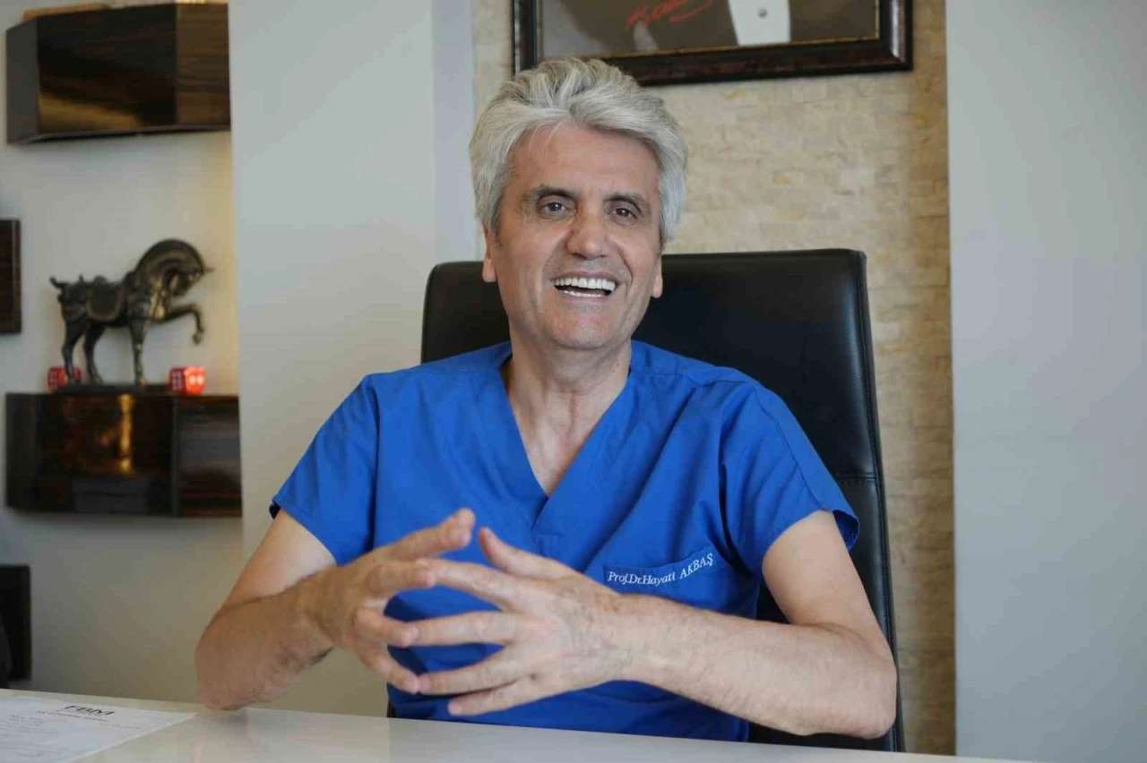 &Uuml;nl&uuml; estetik&ccedil;i a&ccedil;ıkladı: "Y&uuml;z gen&ccedil;leştirme ameliyatları ile 30 yıl gen&ccedil;leşmek m&uuml;mk&uuml;n"
