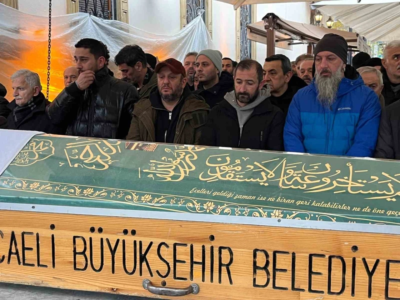 &Uuml;nl&uuml; oyuncu Serkan Keskin&rsquo;in babası son yolculuğuna uğurlandı
