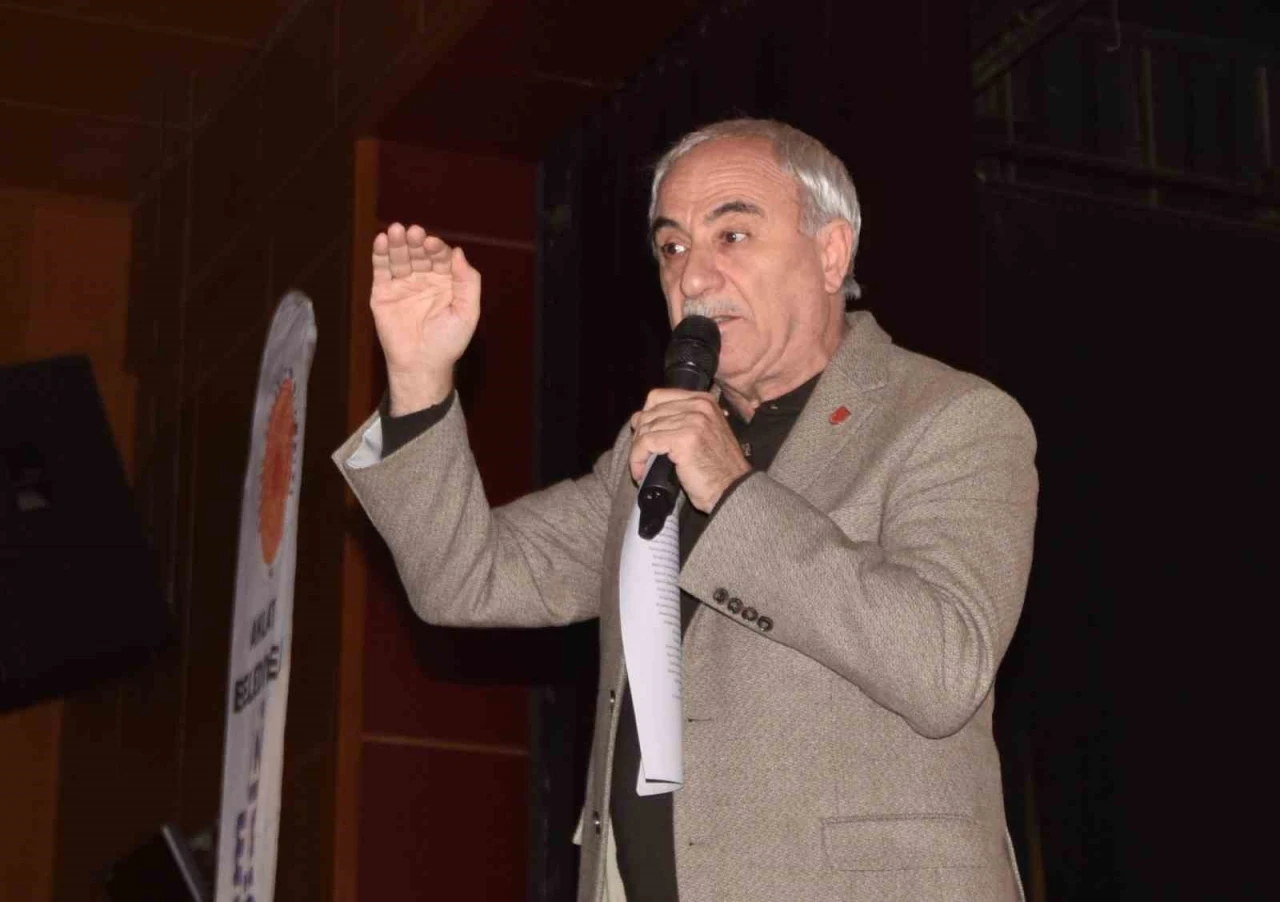 Ünlü yazar ve şair Nurullah Genç Ahlat’ta söyleşi yaptı