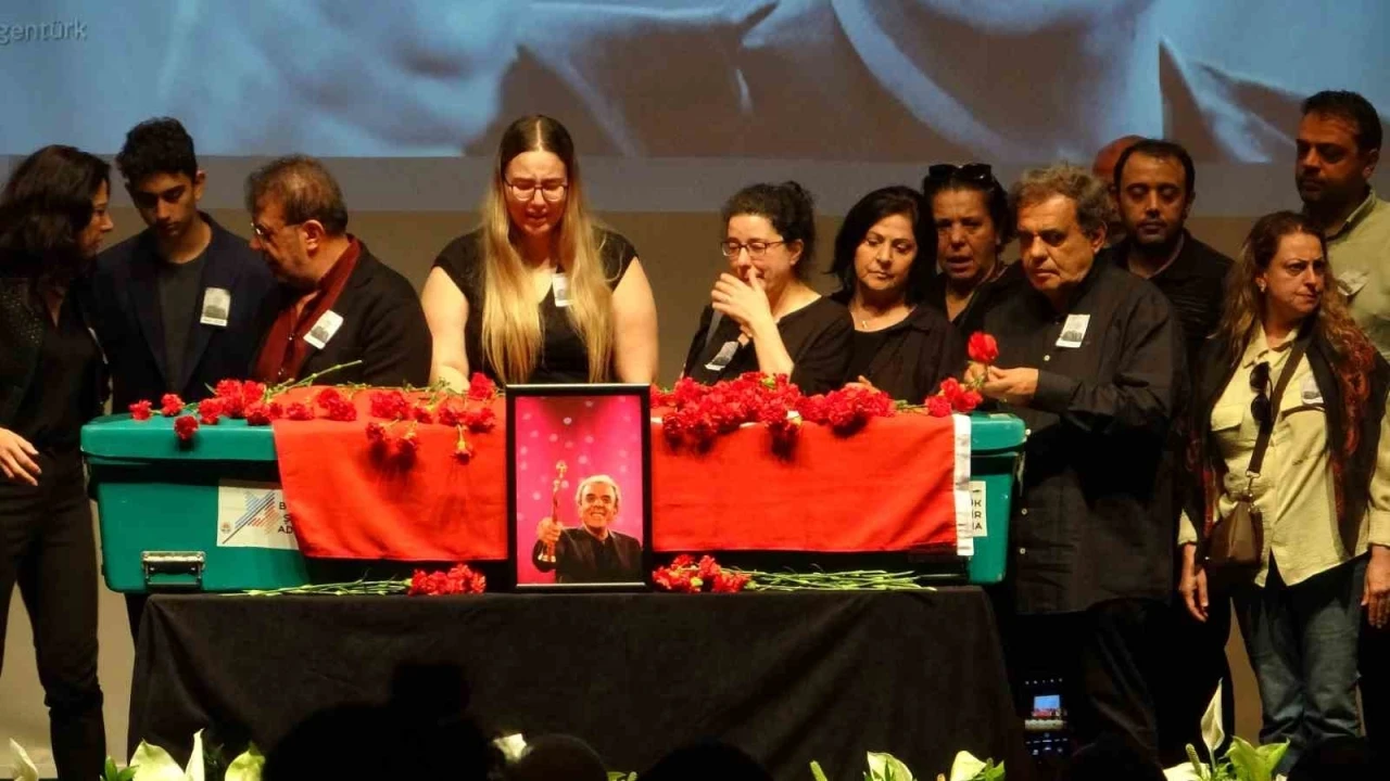 Ünlü yönetmen Ali Özgentürk memleketinde son yolculuğuna uğurlandı
