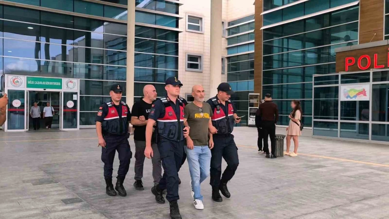 &Uuml;nl&uuml; y&ouml;netmen Ezel Akay ve kardeşi adliyeye sevk edildi
