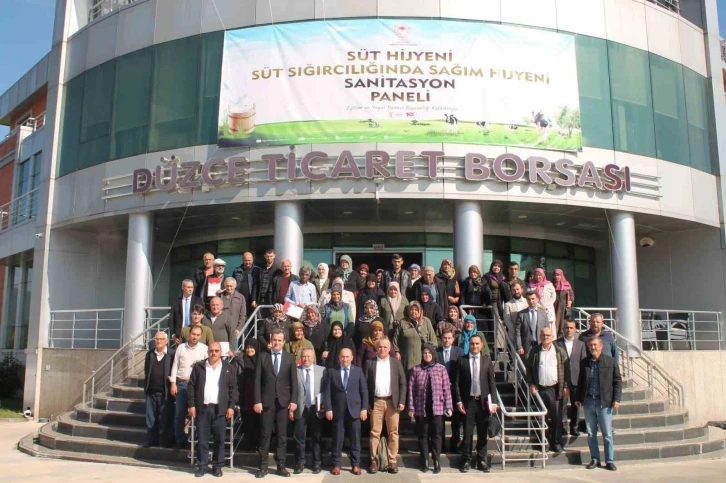 &Uuml;reticilere s&uuml;t hijyeni anlatıldı
