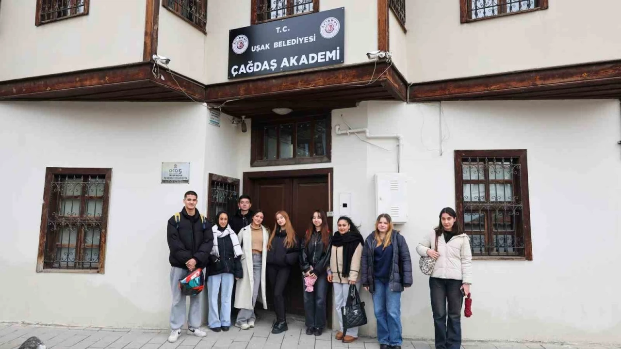 Uşak Belediyesi &ouml;ğrencileri &uuml;cretsiz &uuml;niversite sınavı i&ccedil;in kurs imkanı sağlıyor
