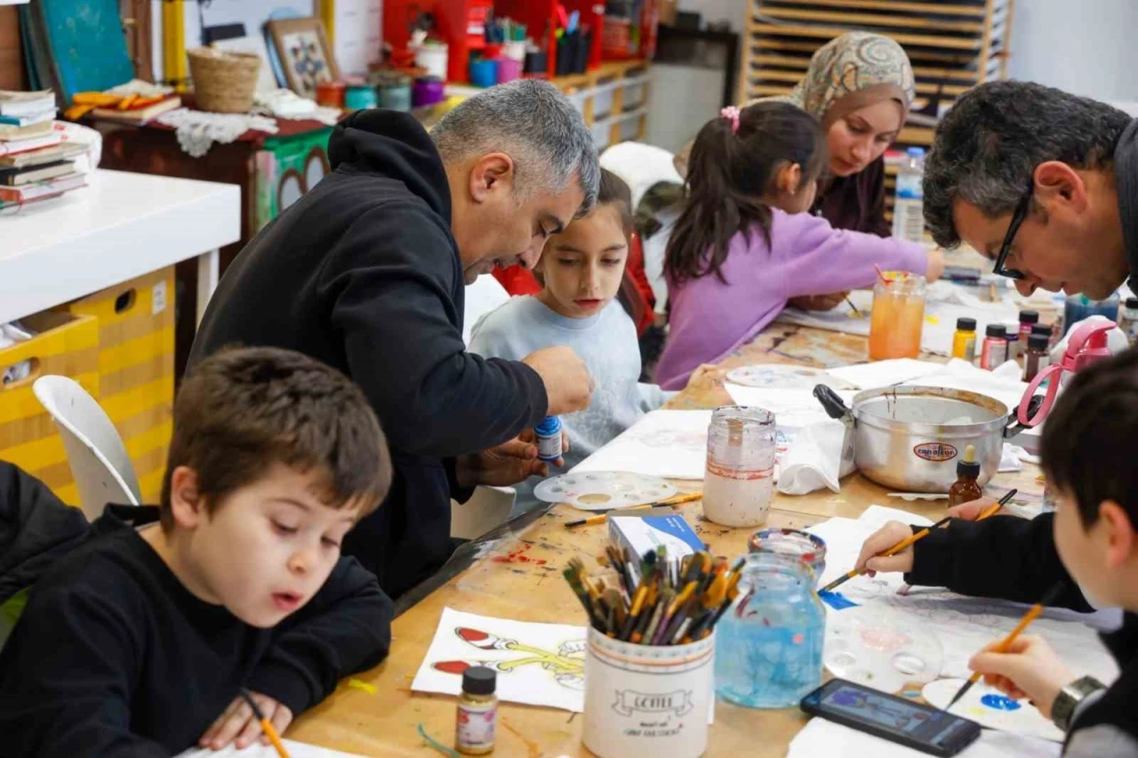 Uşak Belediyesi s&ouml;mestr tatilinde &ccedil;ocukları &ccedil;eşitli etkinliklerle yalnız bırakmadı
