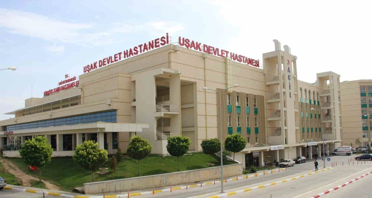 Uşak Eğitim ve Araştırma Hastanesindeki yasak bölgede sigara içenlere ceza yazıldı
