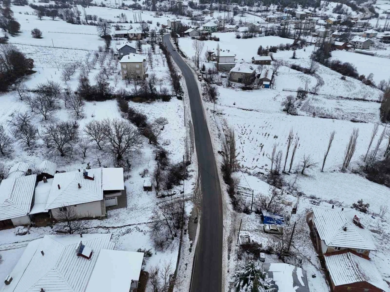 Uşak&rsquo;ın y&uuml;ksek kesimleri beyaza b&uuml;r&uuml;nd&uuml;
